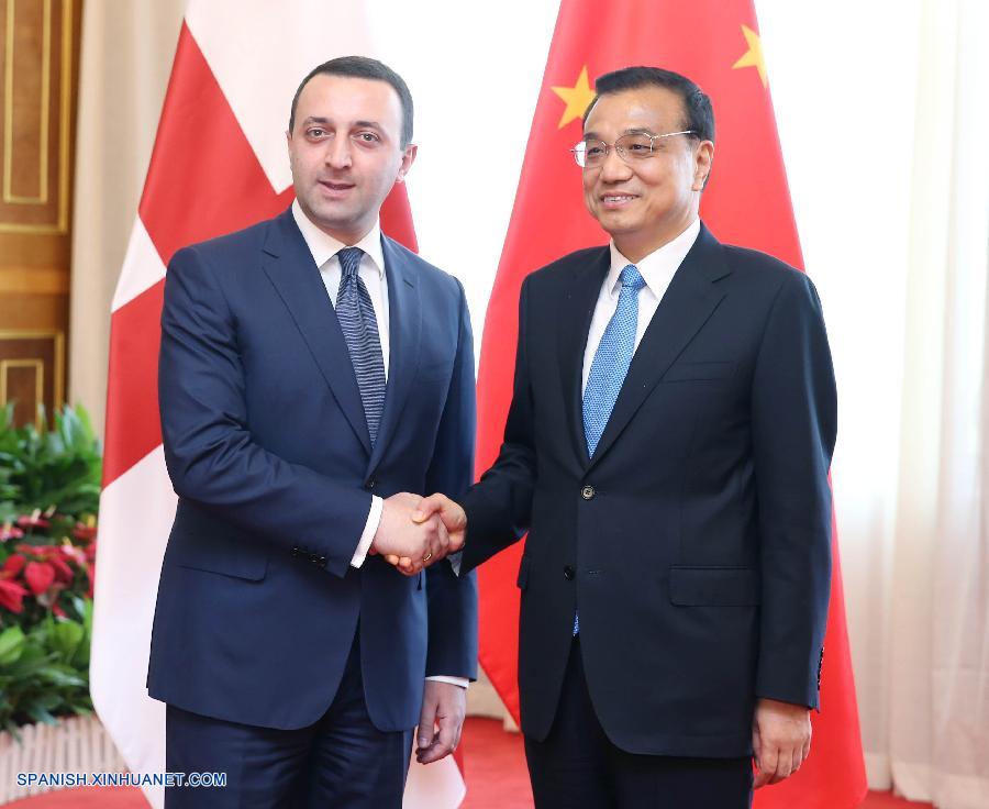 El primer ministro chino, Li Keqiang, se reunió hoy jueves con su homólogo de Georgia, Irakli Gharibashvili, y expresó su deseo de que los dos países iniciaran las negociaciones sustantivas del Tratado de Libre Comercio (TLC) lo antes posibles para promover el comercio bilateral a un nuevo nivel.