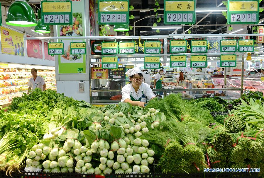 La confianza del consumidor de China cayó por tercer mes consecutivo en agosto en parte por un mercado accionario débil, señala un indicador reciente.