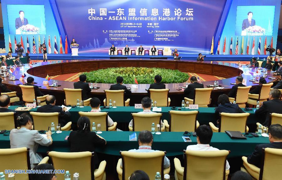 El Foro de los Puertos de Transmisión de Información China-ASEAN se inauguró hoy domingo en Nanning, capital de la región autónoma de la etnia zhuang de Guangxi, en el sur de China, con el objetivo de discutir la cooperación entre China y el Sudeste Asiático en las industrias de internet y de la tecnología.