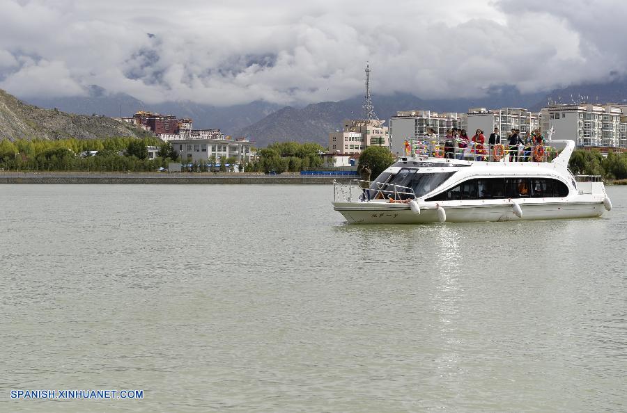 Las autoridades de Lhasa, capital de la región autónoma del Tíbet, en el suroeste de China, han anunciado hoy domingo la apertura al público de viajes turísticos en barco.
