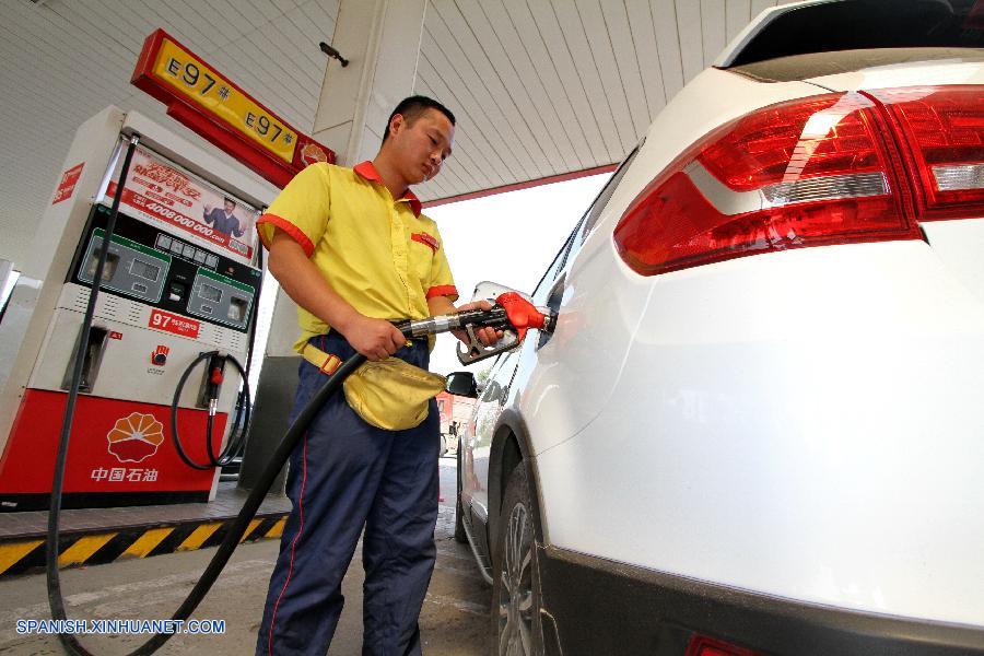 China elevará el precio minorista de la gasolina y el diésel a partir del jueves, poniendo así fin a seis recortes consecutivos desde junio, anunció hoy miércoles la Comisión Nacional de Desarrollo y Reforma (CNDR).