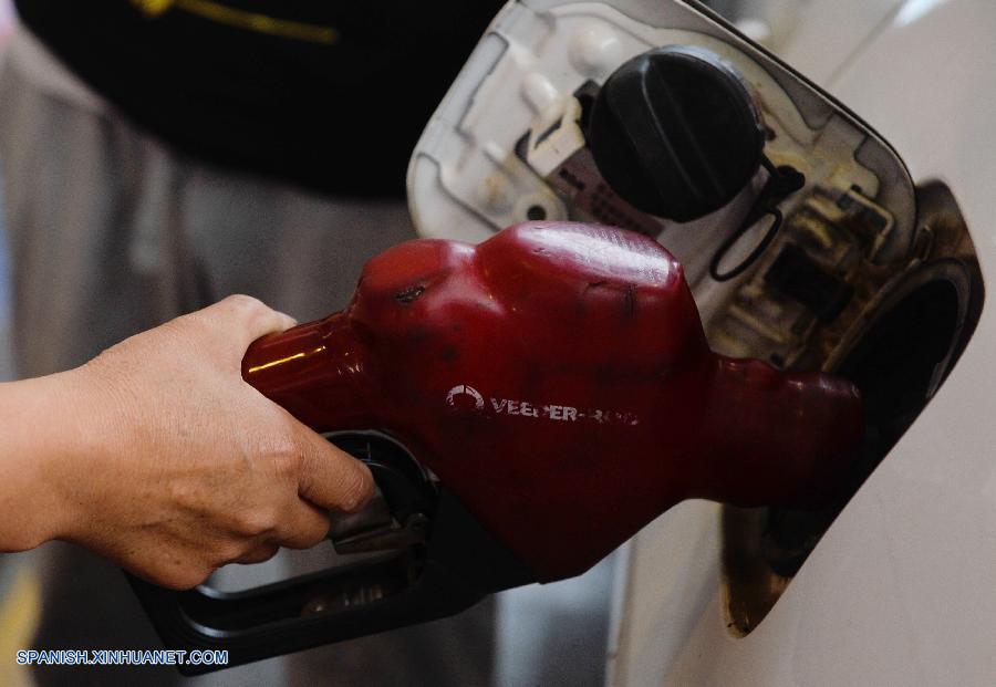 China elevará el precio minorista de la gasolina y el diésel a partir del jueves, poniendo así fin a seis recortes consecutivos desde junio, anunció hoy miércoles la Comisión Nacional de Desarrollo y Reforma (CNDR).