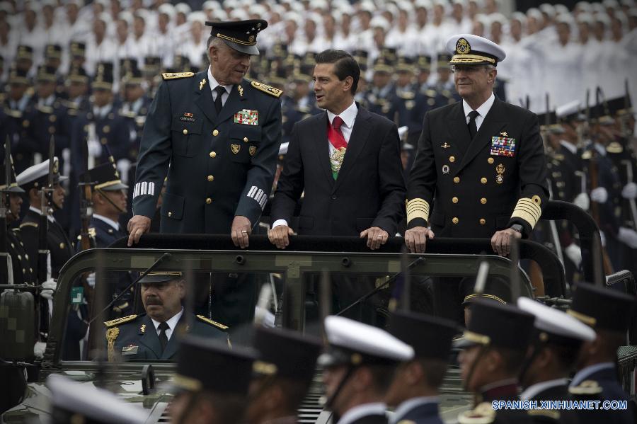 MEXICO-MEXICO CITY-MILITARY-PARADE