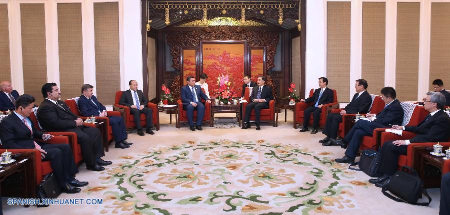 El viceprimer ministro chino Wang Yang se reunió hoy jueves con los líderes de las delegaciones asistentes a la 14ª reunión de ministros de economía y comercio de la Organización de Cooperación de Shanghai (OCS) en Zhongnanhai, sede del gobierno chino, en el centro de Beijing.