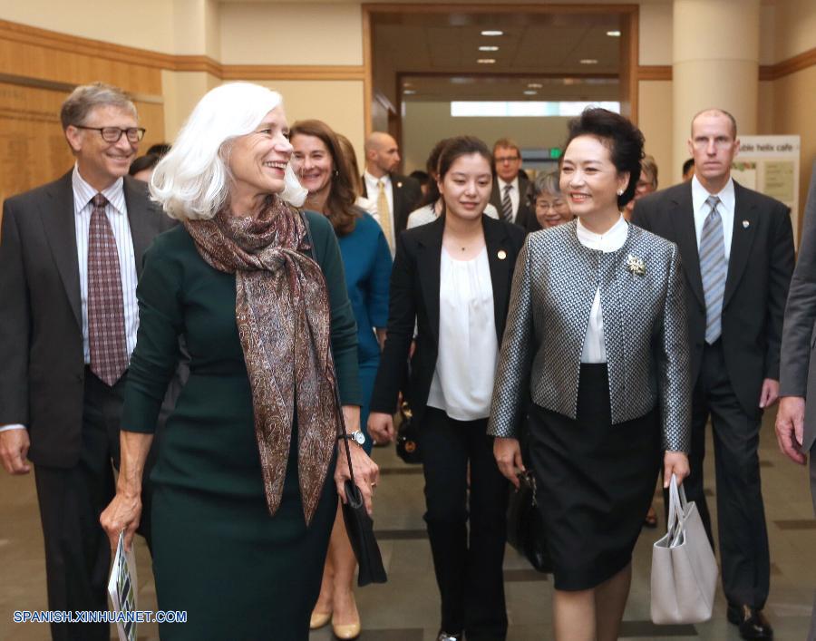 Peng Liyuan, esposa del presidente chino, Xi Jinping, visitó este miércoles una institución líder en la investigación sobre el cáncer radicada en Seattle y reclamó una cooperación bilateral más estrecha en materia sanitaria.
