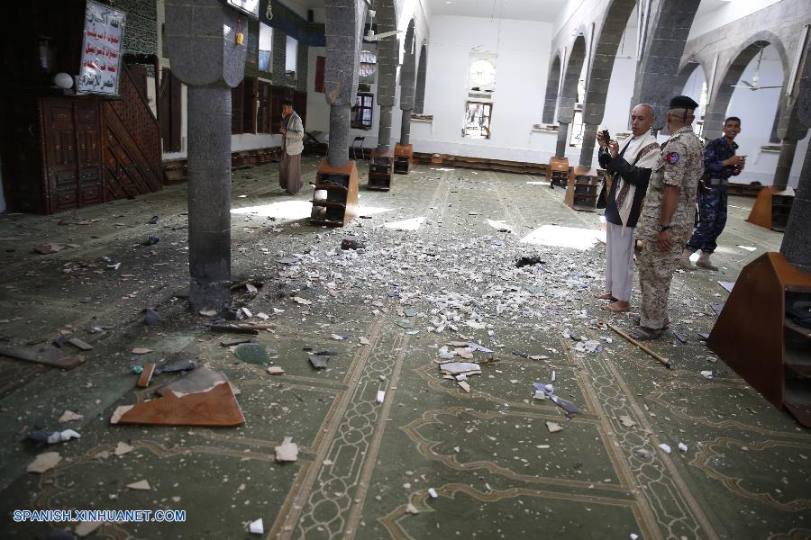 Dos atentados suicidas simultáneos con bomba sacudieron la mezquita al-Balili de la capital yemení de Saná la mañana de este jueves durante las oraciones por el inicio de la fiesta musulmana del Eid al-Adha (Ceremonia del Sacrificio), dejando unos 30 muertos y decenas de heridos, reveló a Xinhua un funcionario de seguridad.