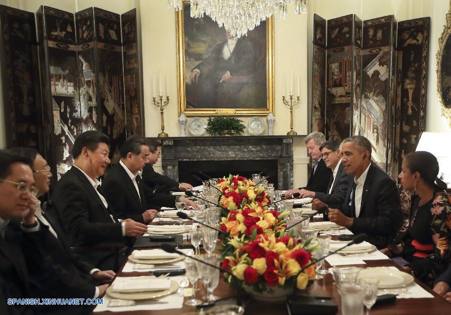 El presidente de China, Xi Jinping, y su homólogo de Estados Unidos, Barack Obama, intercambiaron puntos de vista sobre gobernación, relaciones bilaterales y otros asuntos de interés común en una conversación de tres horas en Blair House el jueves por la noche.