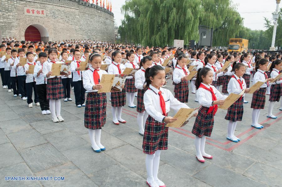 Numerosas ciudades chinas organizaron hoy lunes ceremonias para conmemorar el 2.566º aniversario del nacimiento del antiguo sabio y educador chino, Confucio.