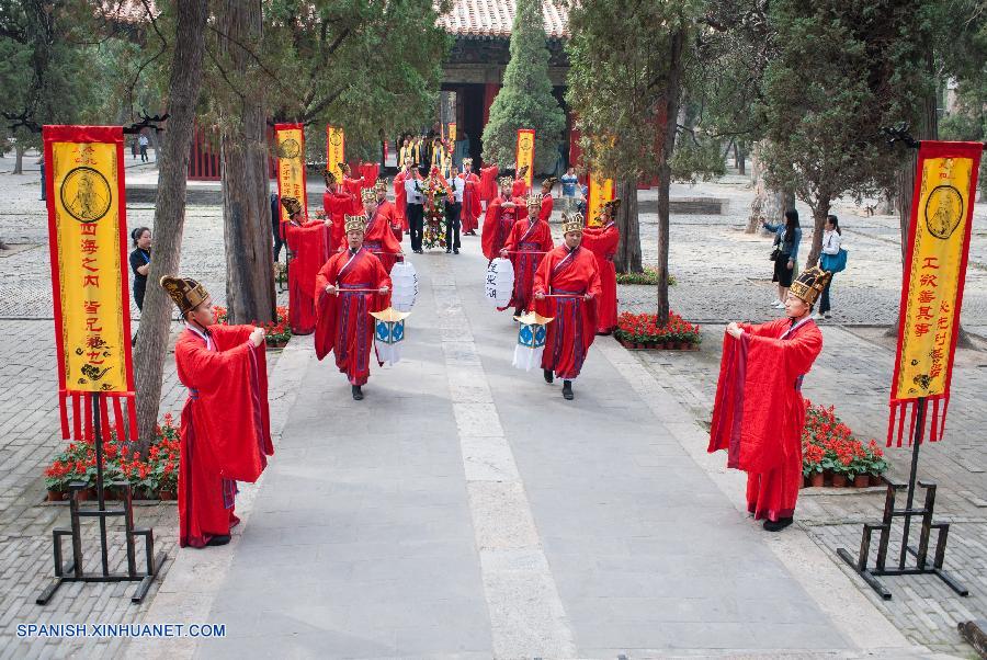 Numerosas ciudades chinas organizaron hoy lunes ceremonias para conmemorar el 2.566º aniversario del nacimiento del antiguo sabio y educador chino, Confucio.