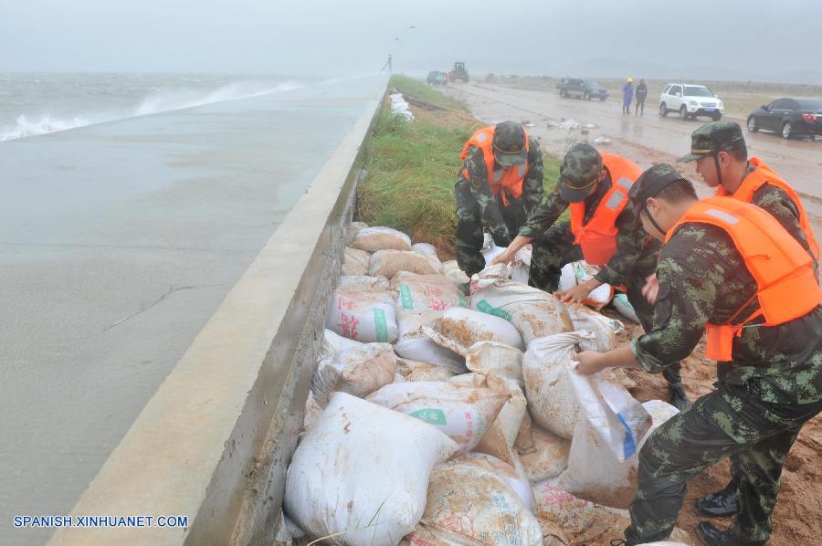 El tifón Dujuan, el 21º de este año, tocó tierra en la provincia oriental china de Fujian, informó el Servicio Meteorológico de Fujian.