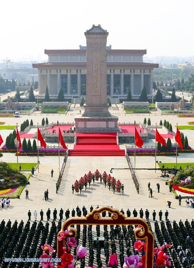 El presidente de China, Xi Jinping, y otros altos líderes asistieron a una ceremonia celebrada con motivo del Día de los Mártires en la Plaza de Tian'anmen, en el centro de Beijing, para honrar y conmemorar a los héroes nacionales caídos.