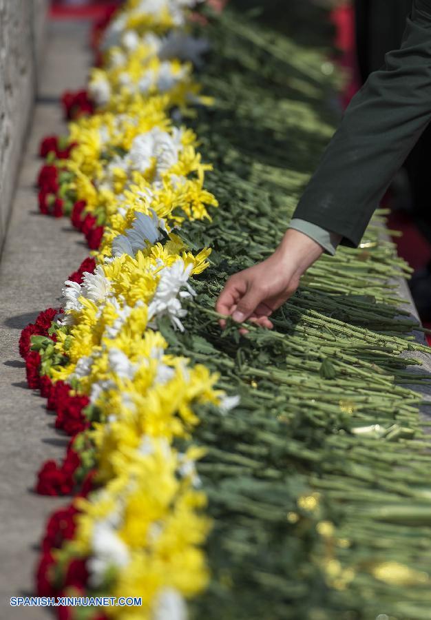 El presidente de China, Xi Jinping, y otros altos líderes asistieron a una ceremonia celebrada con motivo del Día de los Mártires en la Plaza de Tian'anmen, en el centro de Beijing, para honrar y conmemorar a los héroes nacionales caídos.