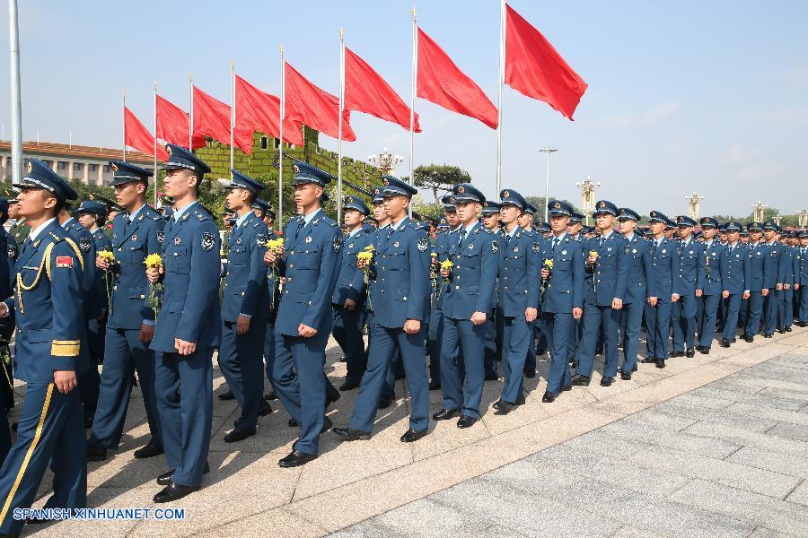 El presidente de China, Xi Jinping, y otros altos líderes asistieron a una ceremonia celebrada con motivo del Día de los Mártires en la Plaza de Tian'anmen, en el centro de Beijing, para honrar y conmemorar a los héroes nacionales caídos.