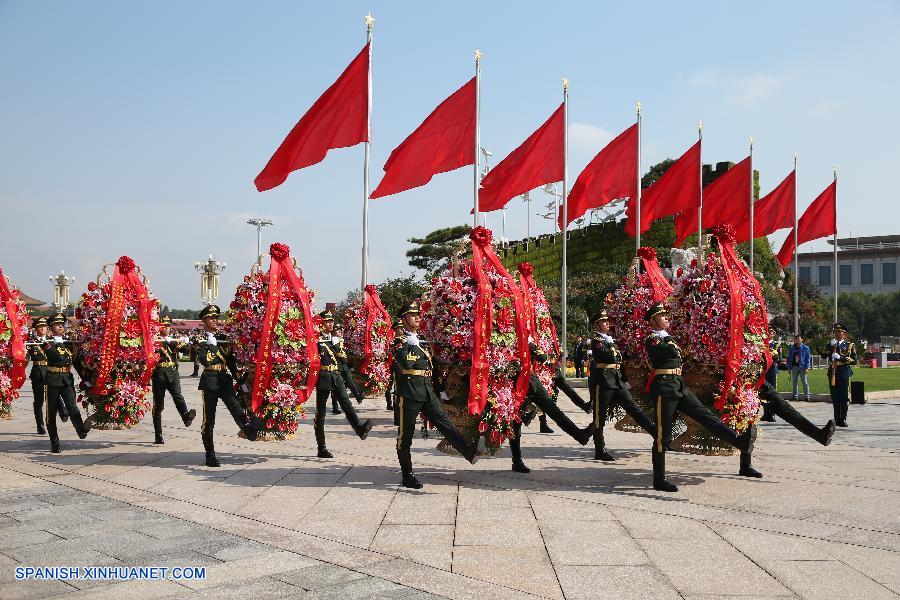 El presidente de China, Xi Jinping, y otros altos líderes asistieron a una ceremonia celebrada con motivo del Día de los Mártires en la Plaza de Tian'anmen, en el centro de Beijing, para honrar y conmemorar a los héroes nacionales caídos.