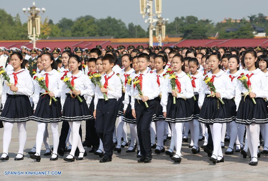 El presidente de China, Xi Jinping, y otros altos líderes asistieron a una ceremonia celebrada con motivo del Día de los Mártires en la Plaza de Tian'anmen, en el centro de Beijing, para honrar y conmemorar a los héroes nacionales caídos.