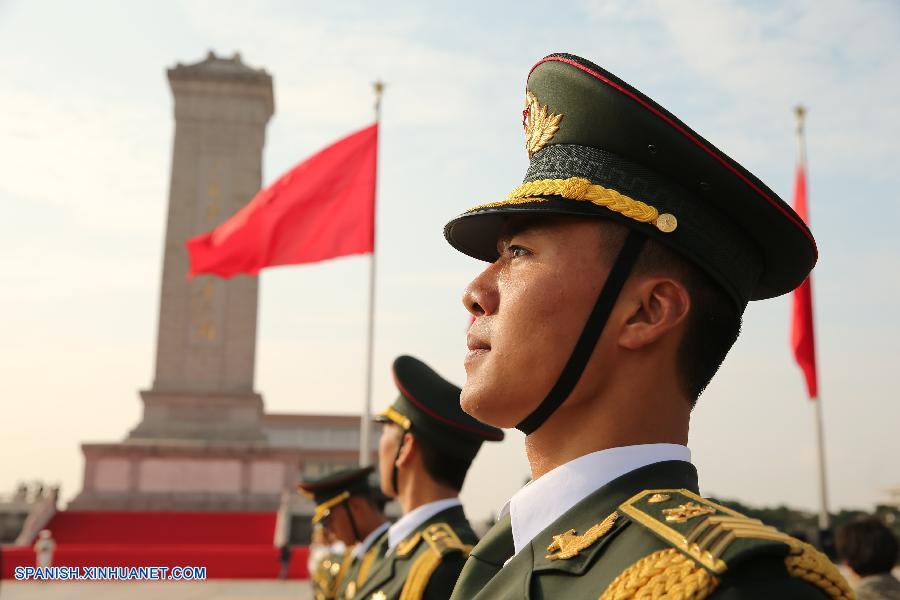 El presidente de China, Xi Jinping, y otros altos líderes asistieron a una ceremonia celebrada con motivo del Día de los Mártires en la Plaza de Tian'anmen, en el centro de Beijing, para honrar y conmemorar a los héroes nacionales caídos.