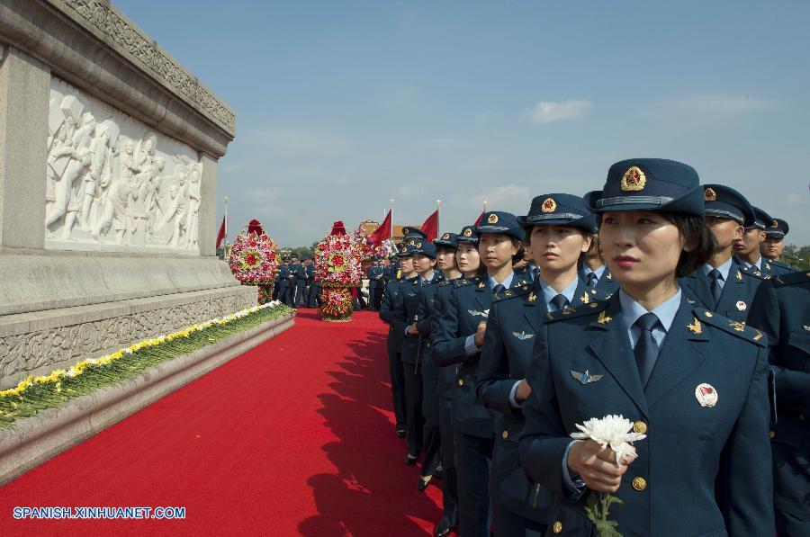 El presidente de China, Xi Jinping, y otros altos líderes asistieron a una ceremonia celebrada con motivo del Día de los Mártires en la Plaza de Tian'anmen, en el centro de Beijing, para honrar y conmemorar a los héroes nacionales caídos.