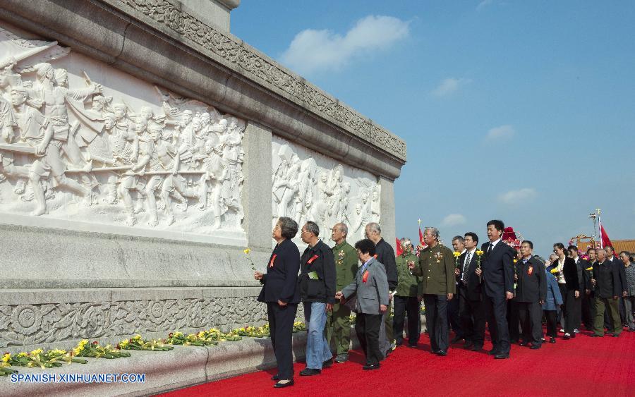 El presidente de China, Xi Jinping, y otros altos líderes asistieron a una ceremonia celebrada con motivo del Día de los Mártires en la Plaza de Tian'anmen, en el centro de Beijing, para honrar y conmemorar a los héroes nacionales caídos.