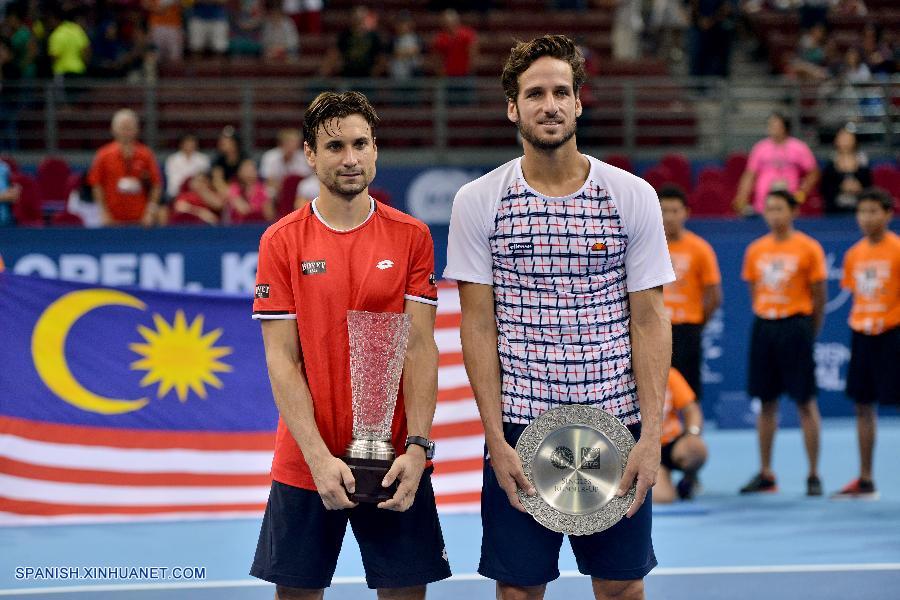 El tenista número ocho del mundo, David Ferrer, ganó hoy en Kuala Lumpur el título del Abierto de Malasia después de derrotar a su homólogo español, Feliciano López, en la final entre los dos principales sembrados.