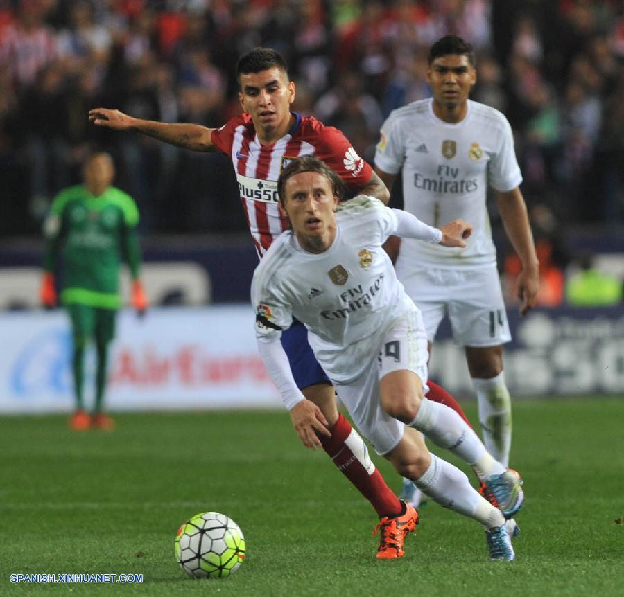 El partido entre el Atlético de Madrid y el Real Madrid terminó 1-1 en el estadio Vicente Calderón, en un encuentro correspondiente a la séptima jornada de la Liga, en una primera parte mejor los madridistas y luego un segundo tiempo con más empuje del Atlético, pero con fallos defensivos de los blancos que no supieron rematar el encuentro.