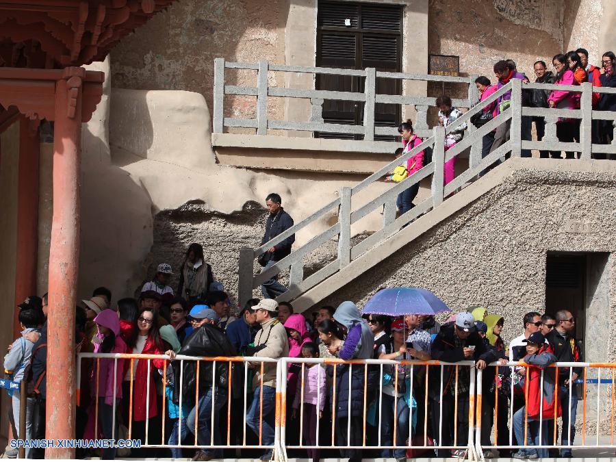 Las Grutas de Mogao, o las 'Cuevas de los Mil Budas', que fueron declaradas por la UNESCO en 1987 como el primer sitio del Patrimonio de la Humanidad de China, han recibido un millón de visitantes en lo que va de año, una cifra sin precedentes en la historia del recinto.