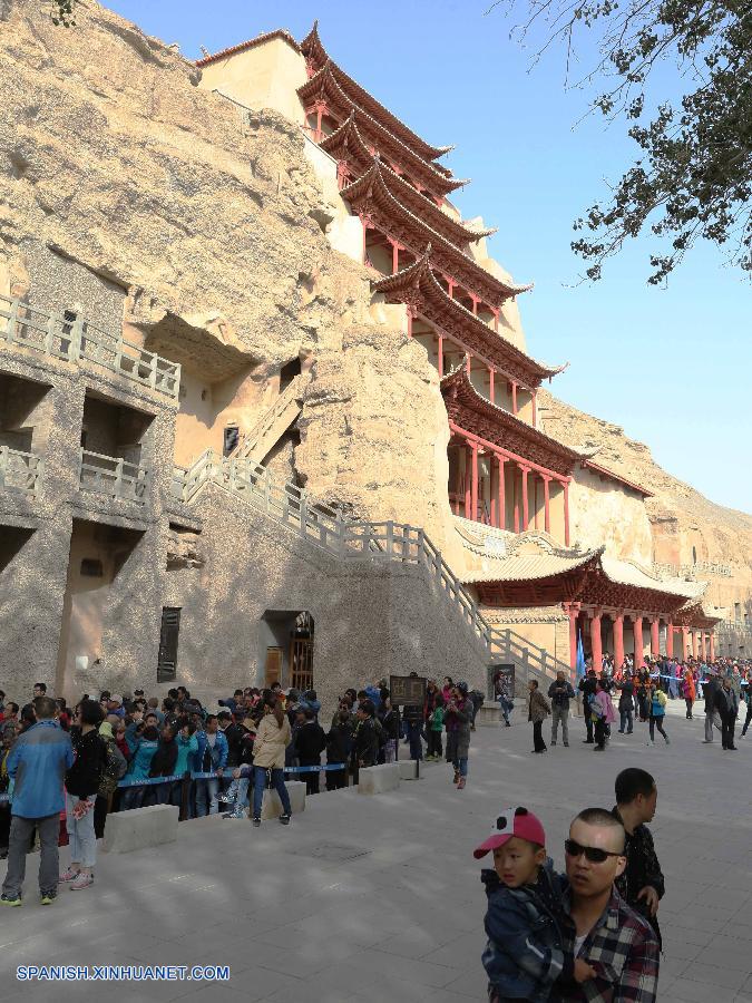 Las Grutas de Mogao, o las 'Cuevas de los Mil Budas', que fueron declaradas por la UNESCO en 1987 como el primer sitio del Patrimonio de la Humanidad de China, han recibido un millón de visitantes en lo que va de año, una cifra sin precedentes en la historia del recinto.