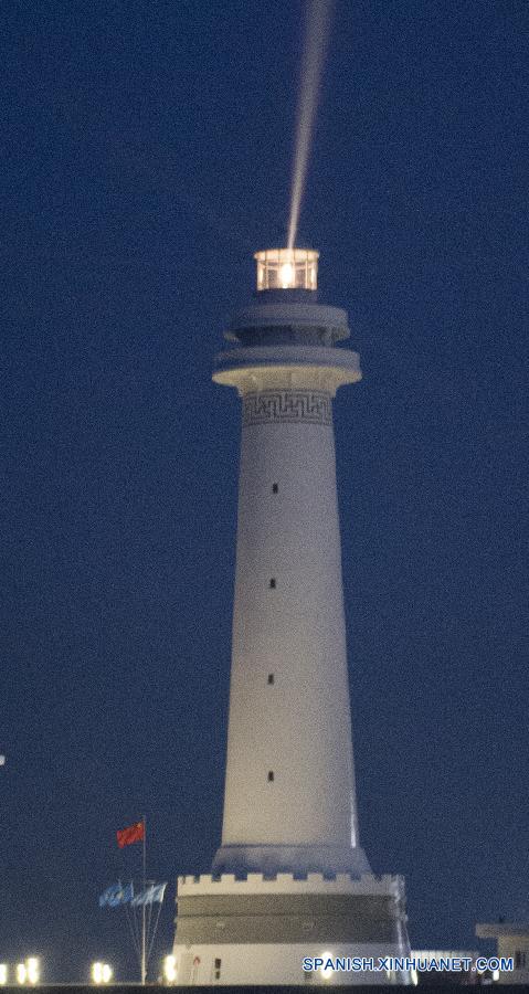（新华直击）（2）我国南海两座大型灯塔建成发光