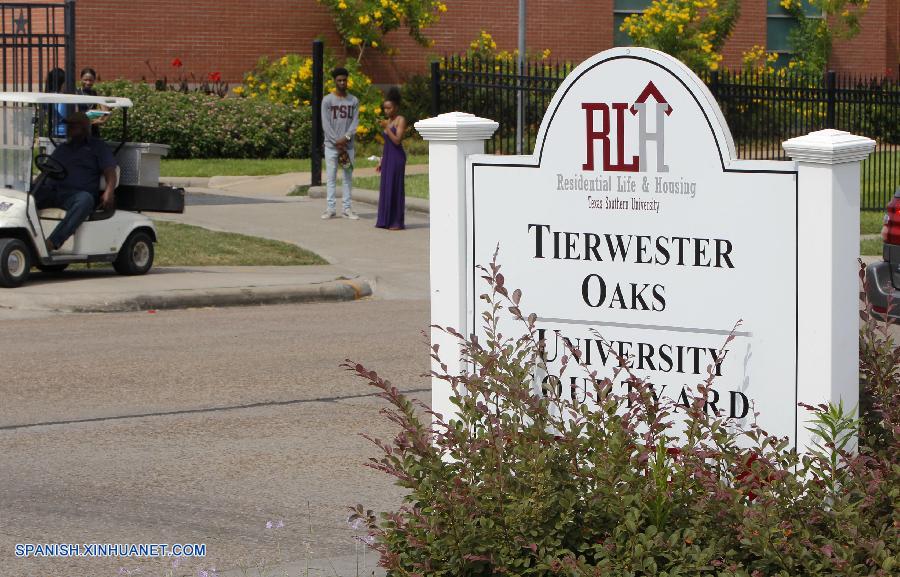 Un estudiante murió y otra persona resultó herida tras un tiroteo ocurrido el viernes en la Universidad del Sur de Texas (TSU), informó la prensa local.