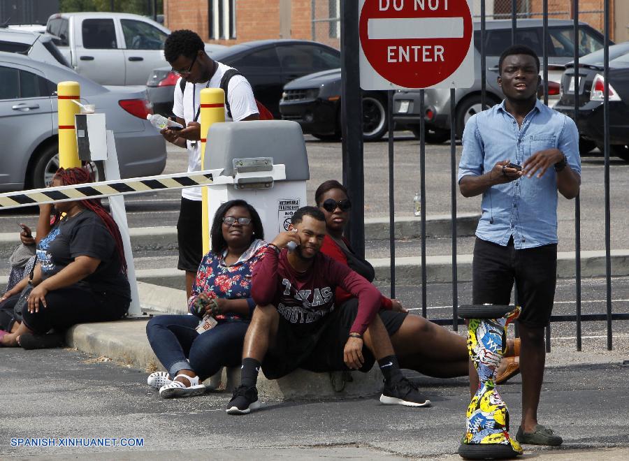 Un estudiante murió y otra persona resultó herida tras un tiroteo ocurrido el viernes en la Universidad del Sur de Texas (TSU), informó la prensa local.