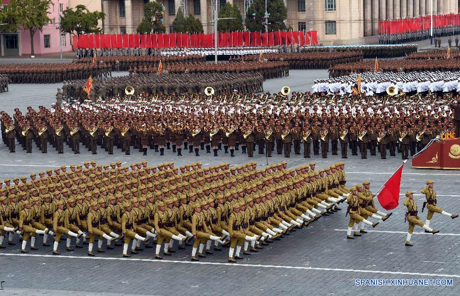 La Rep&uacute;blica Popular Democr&aacute;tica de Corea (RPDC) llev&oacute; a cabo la tarde del s&aacute;bado un enorme desfile militar en la Plaza Kim Il Sung en Pyongyang, la capital nacional, para conmemorar el 70&deg; aniversario de la fundaci&oacute;n del Partido de los Trabajadores de Corea (PTC).