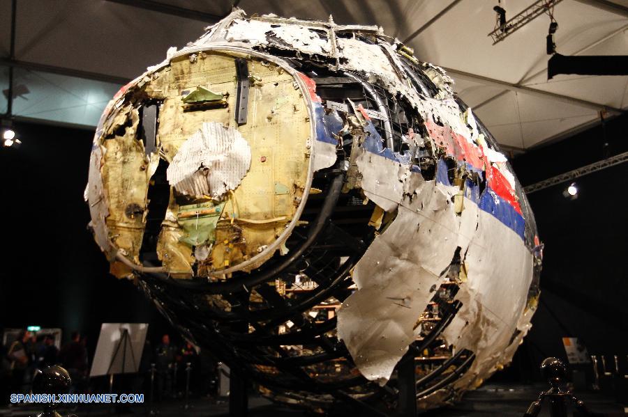 El desplome del vuelo MH17 el 17 de julio del año pasado fue causado por la detonación de una ojiva tipo 9N314M lanzada desde el este de Ucrania con el uso de un misil Buk, indica el informe de investigación publicado por la Comisión de Seguridad de Holanda (DSB, por sus siglas en inglés).