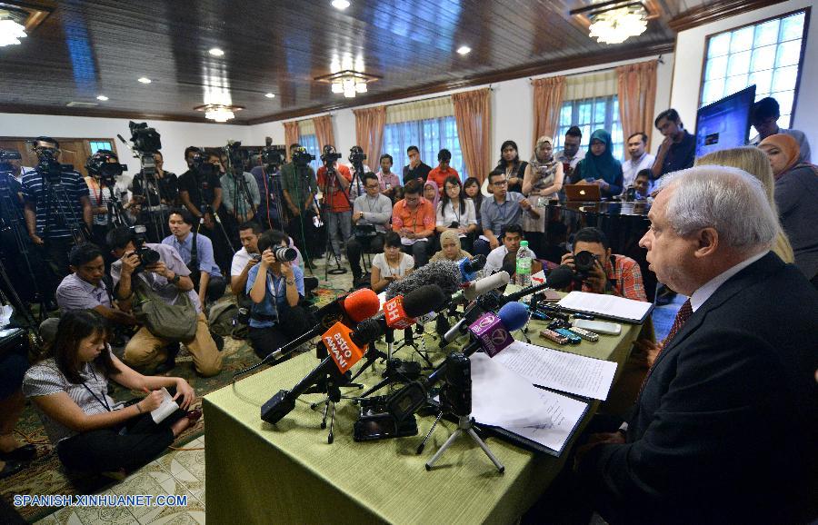 El embajador ruso en Malasia rechaz&oacute; el jueves el informe del Consejo de Seguridad de Holanda sobre el accidente del vuelo malasio MH17, que asegura que fue causado por la detonaci&oacute;n por un proyectil 9N314M lanzado desde el este de Ucrania utilizando un misil Buk.