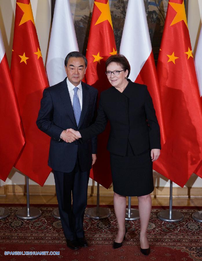 El ministro de Relaciones Exteriores de China de visita en Varsovia, Wang Yi, habló de ampliar la cooperación bilateral y de implementar la iniciativa de la Franja y la Ruta de la seda con funcionarios polacos.