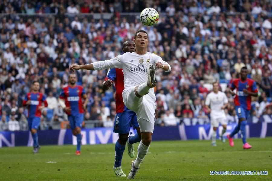 El equipo español de fútbol Real Madrid triunfó hoy 3-0 sobre un combativo Levante en el estadio Santiago Bernabeu de la capital ibérica correspondiente a la octava jornada de la Liga de España. El equipo español de fútbol Real Madrid triunfó hoy 3-0 sobre un combativo Levante en el estadio Santiago Bernabeu de la capital ibérica correspondiente a la octava jornada de la Liga de España.
