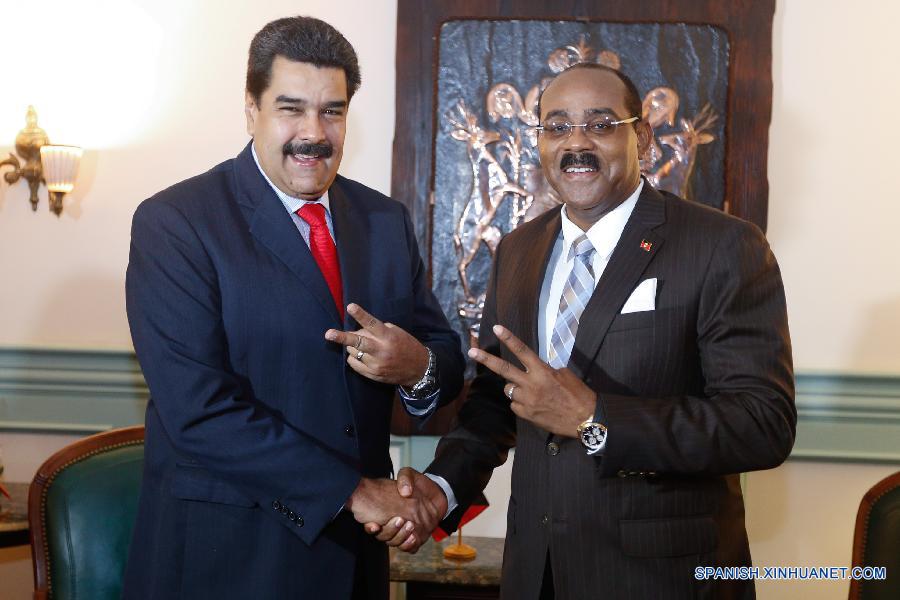 El presidente venezolano Nicolás Maduro y el primer ministro de Antigua y Barbuda, Gaston Browne, presenciaron hoy en Saint John, capital de ese país, la firma de un acuerdo bilateralpara impulsar el desarollo económico.