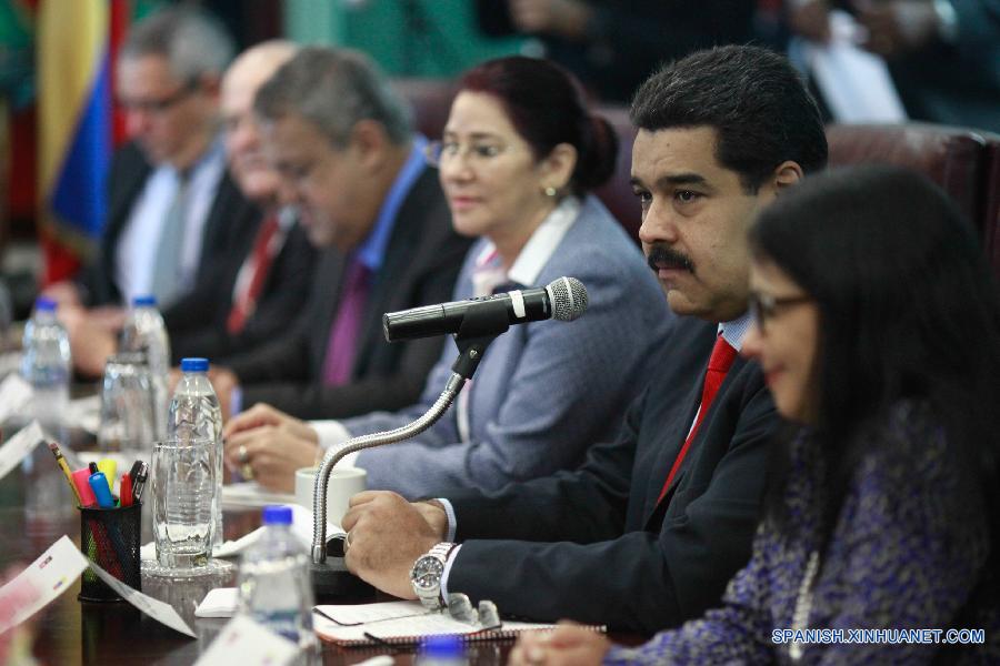 El presidente venezolano Nicolás Maduro y el primer ministro de Antigua y Barbuda, Gaston Browne, presenciaron hoy en Saint John, capital de ese país, la firma de un acuerdo bilateralpara impulsar el desarollo económico.