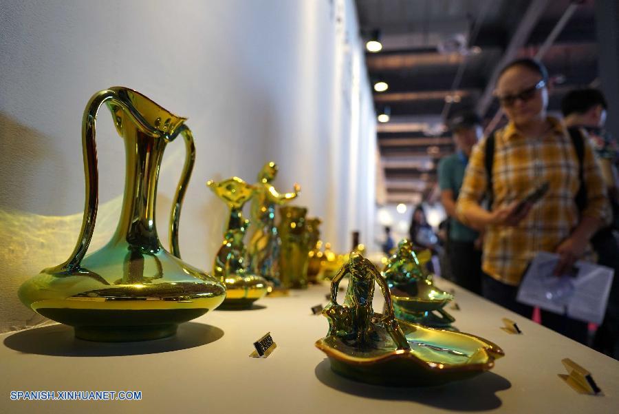 La Exposici&oacute;n Internacional de Cer&aacute;mica 2015 de China se inaugur&oacute; hoy domingo en la ciudad oriental de Jingdezhen, considerada la capital de la cer&aacute;mica china, y ha atra&iacute;do a m&aacute;s de 900 fabricantes y comerciantes de porcelana de todo el mundo.