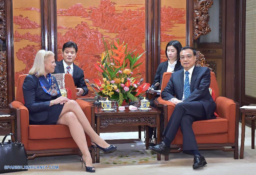 El primer ministro de China, Li Keqiang, se reunió esta tarde con la presidenta de IBM, Ginni Rometty.