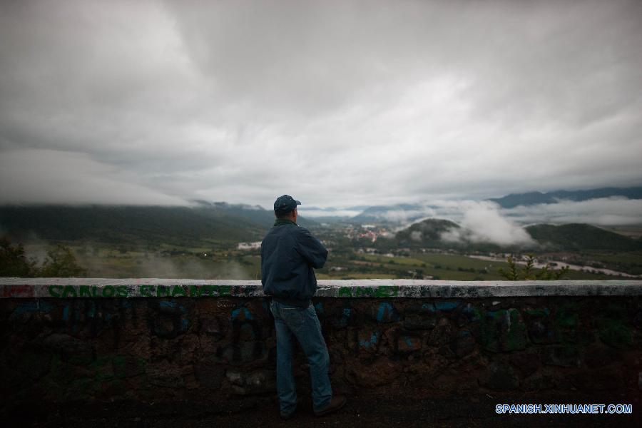 Varios municipios del estado mexicano de Jalisco (oeste) amanecieron hoy en máxima alerta a pesar de que el huracán 'Patricia' se convirtió en tormenta tropical, informó el Servicio Meteorológico Nacional (SMN).