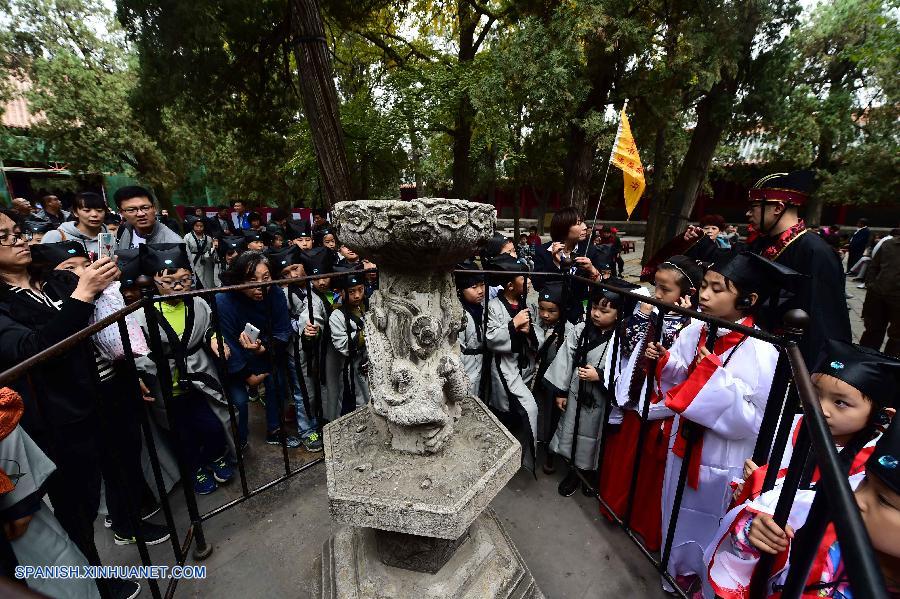 Los 15 millones de maestros de China podrán visitar el templo, la mansión familiar y el cementerio de Confucio sin tener que pagar por la entrada, anunció hoy el ayuntamiento de Qufu, ciudad natal del reconocido pensador de la China antigua, actualmente situada en la provincia oriental de Shandong.