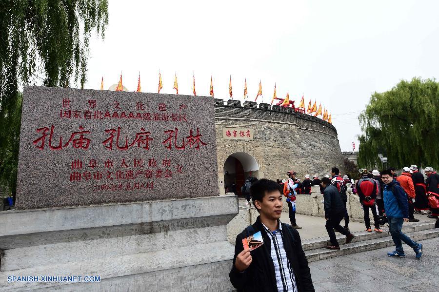 Los 15 millones de maestros de China podrán visitar el templo, la mansión familiar y el cementerio de Confucio sin tener que pagar por la entrada, anunció hoy el ayuntamiento de Qufu, ciudad natal del reconocido pensador de la China antigua, actualmente situada en la provincia oriental de Shandong.