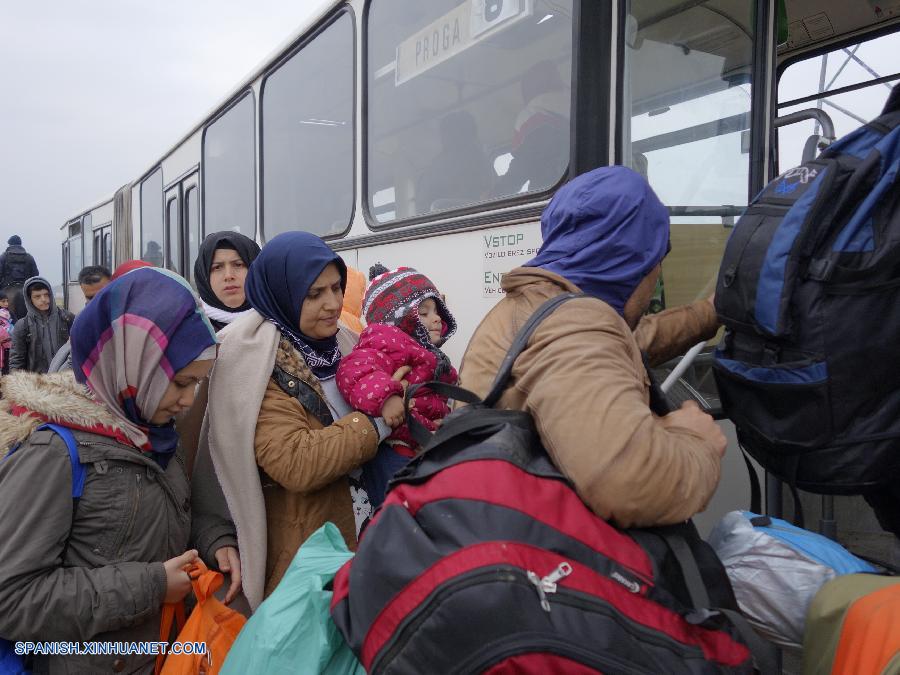 El gobierno de Eslovenia anunció que cerca de 6.400 migrantes llegaron hoy por la tarde a su territorio y que hay otros dos trenes de refugiados en camino desde Croacia, además de que cerca de 8.200 personas se encontraban en diferentes centros para migrantes en todo el país para las 17:00 hora local.