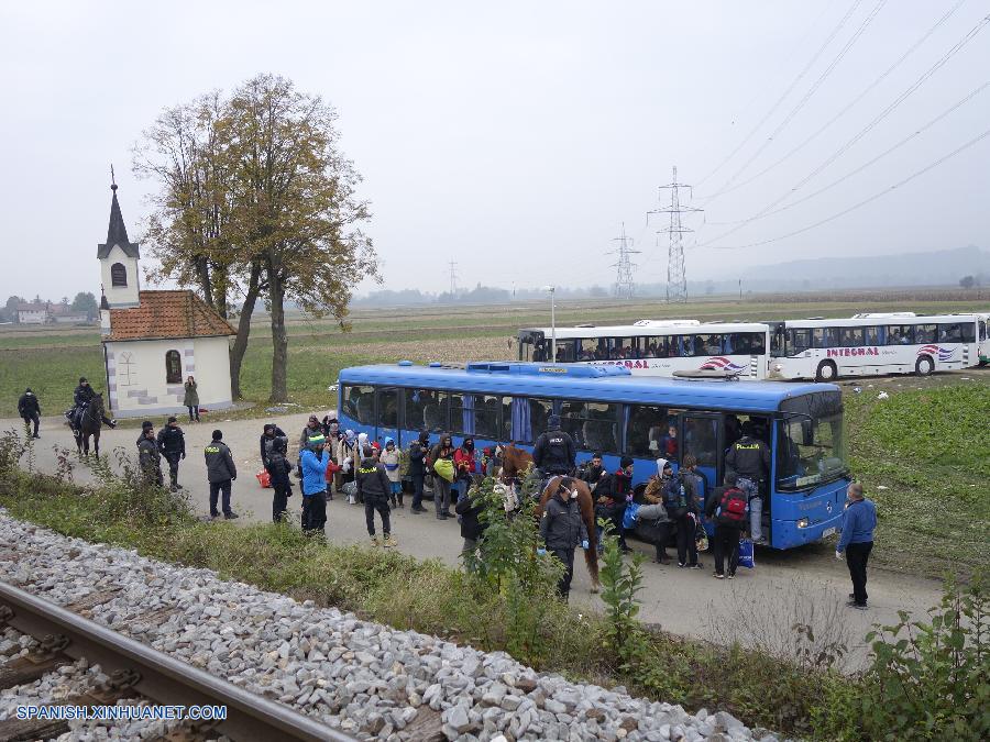 El gobierno de Eslovenia anunció que cerca de 6.400 migrantes llegaron hoy por la tarde a su territorio y que hay otros dos trenes de refugiados en camino desde Croacia, además de que cerca de 8.200 personas se encontraban en diferentes centros para migrantes en todo el país para las 17:00 hora local.