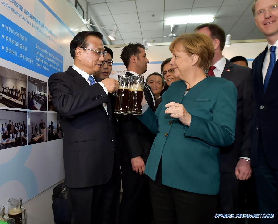 （XHDW）（3）李克强与德国总理默克尔共同参观合肥学院