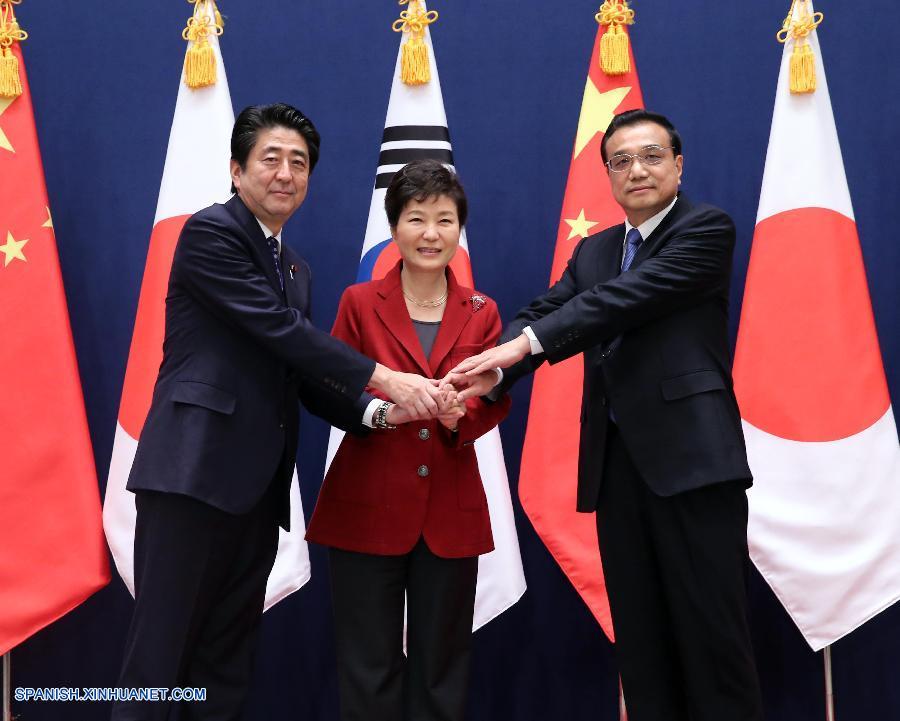 La sexta reunión de líderes de China, Japón y Corea del Sur comenzó el domingo en la capital surcoreana, reanudando así este mecanismo de cooperación trilateral tras una suspensión de tres años y medio.