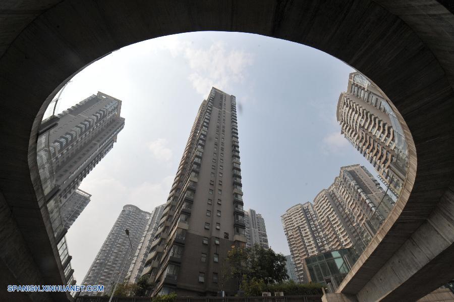 El mercado inmobiliario de China registró un calentamiento moderado en octubre, con los precios de la vivienda nueva subiendo interanual e intermensualmente por tercer mes consecutivo, según una encuesta publicada hoy domingo.