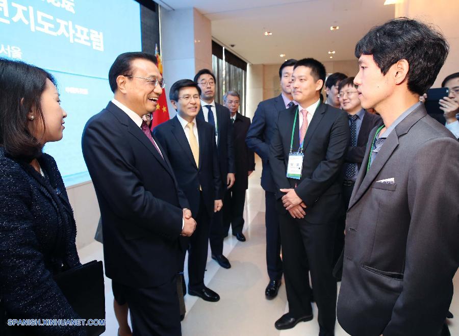 El primer ministro chino, Li Keqiang, afirmó hoy en esta capital surcoreana que las generaciones jóvenes de China y la República de Corea deben tomar la sinergia entre las estrategias de desarrollo de sus respectivos países como una oportunidad para construir un futuro mejor para la cooperación en materia de innovación e iniciativa empresarial.
