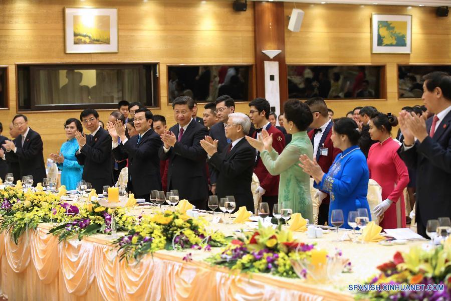 （XHDW）（2）习近平和彭丽媛出席越共中央总书记阮富仲和越南国家主席张晋创共同举行的欢迎晚宴