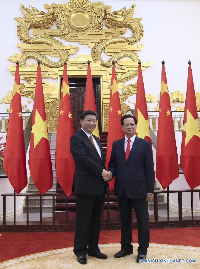 （XHDW）（1）习近平同越南总理阮晋勇举行会谈