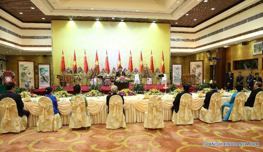 （XHDW）（3）习近平和彭丽媛出席越共中央总书记阮富仲和越南国家主席张晋创共同举行的欢迎晚宴